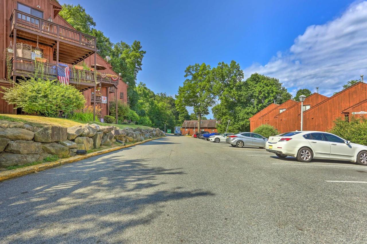 Vernon Township Condo With Balcony Near Ski Lifts! エクステリア 写真