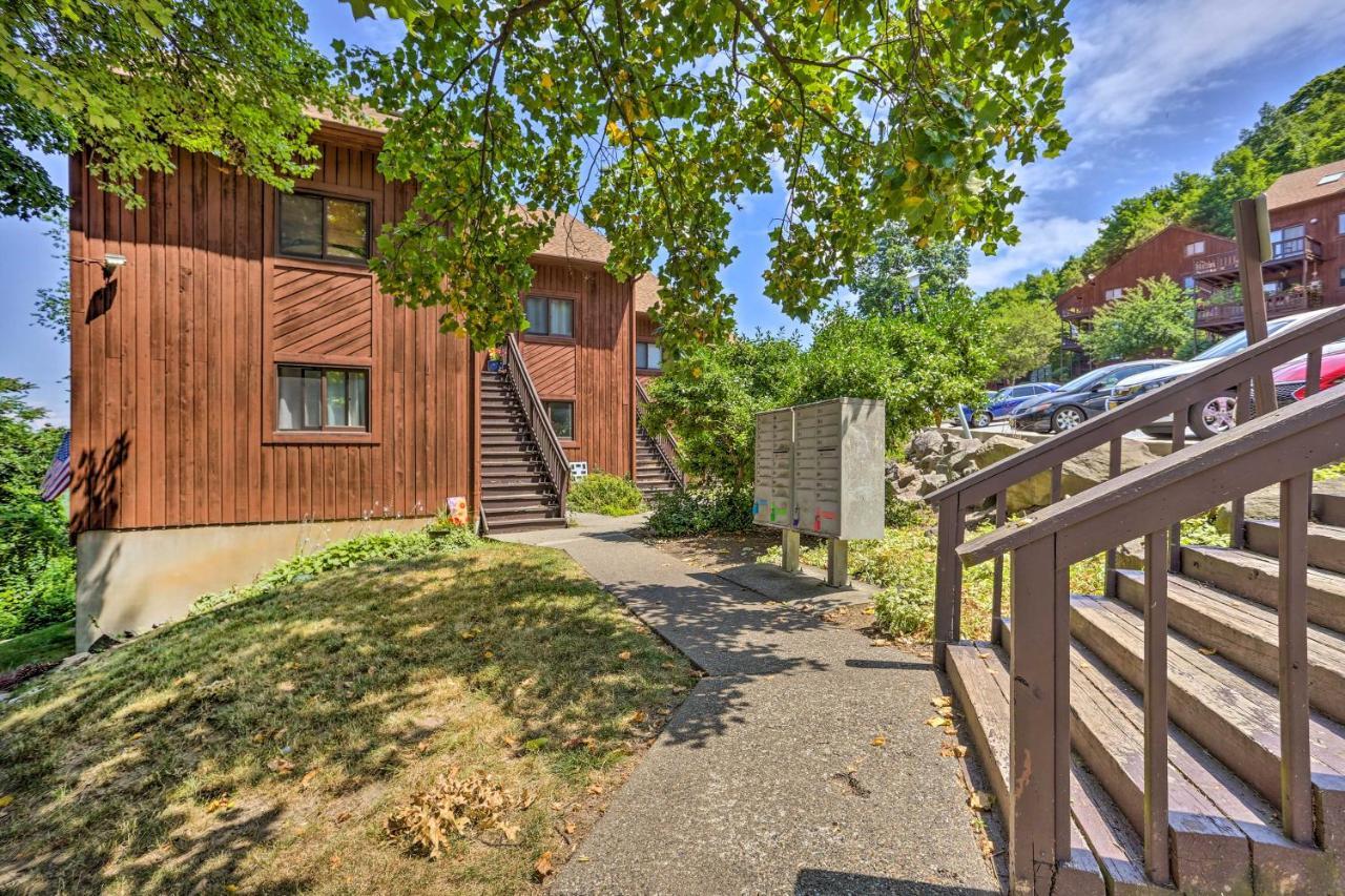 Vernon Township Condo With Balcony Near Ski Lifts! エクステリア 写真